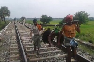 Bihar Police Give Alcohol to Labourers to Carry Decomposing Body