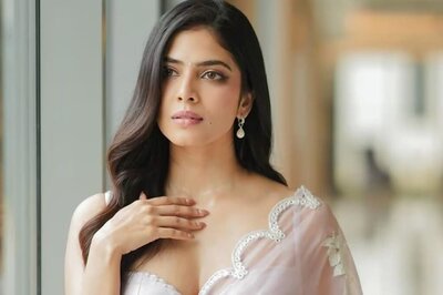 Actress Malavika Mohanan Oozes Elegance In Pastel Pink Saree