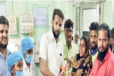 Badhaai Ho! Maharashtra Family Celebrates Birth of Girl Babies in District By Gifting Jalebis and Gold Coin