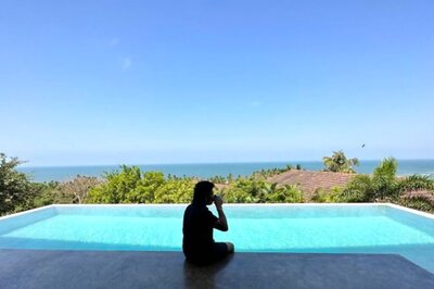 '50 Not Out': Sachin Tendulkar Enjoys 'Tea Time' at a Poolside on 50th Birthday - See Photos