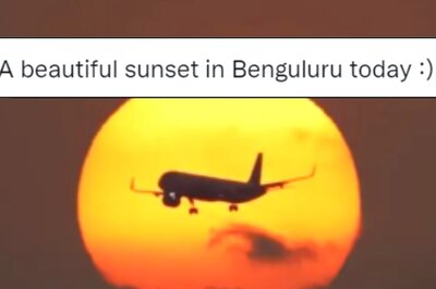 Photographer Captures Plane Flying Through Bengaluru's Sunset in Mesmerising Video
