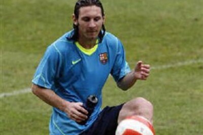 Messi snubs Manchester United's Ronaldo