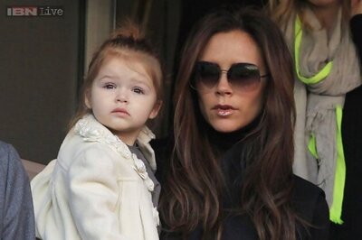 Victoria Beckham gets manicures with daughter Harper