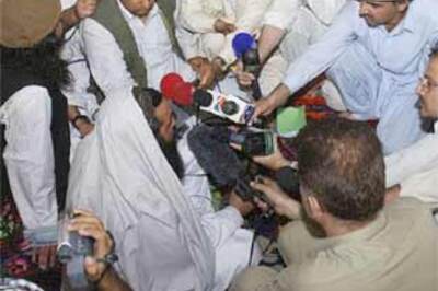 Pak warplanes bomb Baitullah Mehsud's stronghold