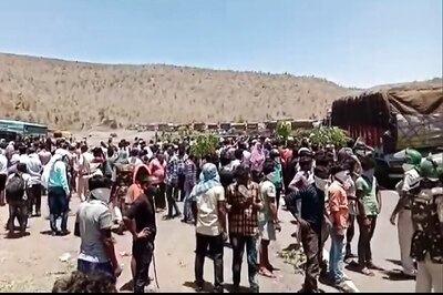 Eager to Return Home, Migrants Clash with Police in Surat; 11 Cops Including IPS Officer Hurt