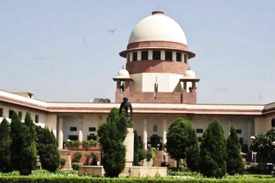 SC Defers Hearing on DMK's Plea Seeking Disqualification of 11 AIADMK MLAs