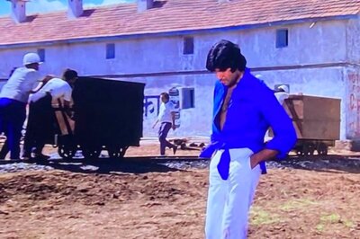 Amitabh Bachchan Reveals the Real Story Behind His ‘Knotted Shirt’ Look in Deewar