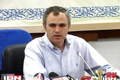 Omar terms Geelani's hecklers 'bloody idiots'