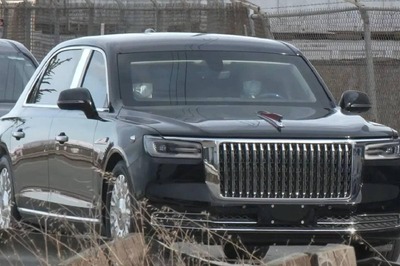 Chinese President Jinping Landed US In Hongqi N701 During APEC Summit