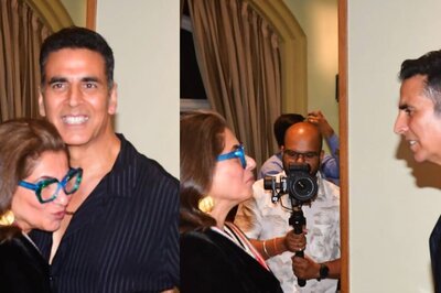 Dimple Kapadia, Akshay Kumar Share Hearty Moments at Twinkle Khanna's New Book Launch, Pics Go Viral