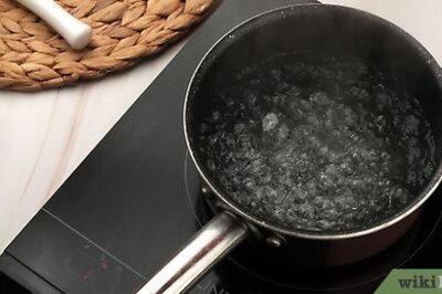 How to Make Natural Hairspray