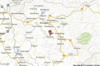 J&K: Miscreants pelt stones at Sikh residences in Shopian