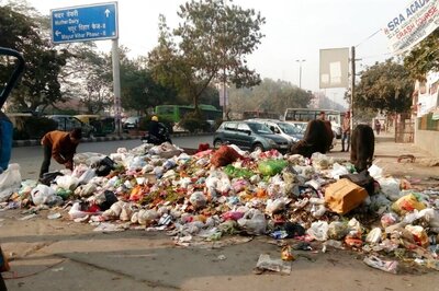 Dump Garbage Outside L-G’s House: SC Fumes Over ‘Emergency Situation’ in Delhi