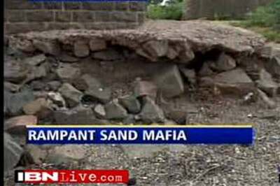 Uttar Pradesh: Sand mafia brutally assaults officials