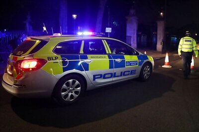Man With Knife Assaults Two Police Officers Outside Buckingham Palace