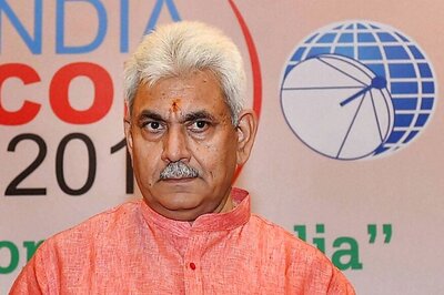 On Day of UP CM Decision, Manoj Sinha Visits Varanasi Temples