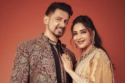 Netizens Cannot Get Over Madhuri Dixit's 'Adorable Desi Behaviour' In Video Posted By Husband Shriram Nene | Watch