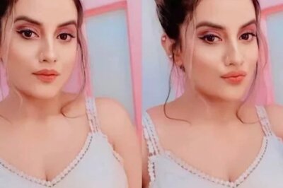 As Pawan Singh-Khesari Lal Yadav Feud Grows, Actor Akshara Singh Jumps in