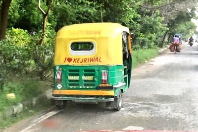 Setback to AAP Govt ahead of Polling for Delhi Elections as HC Stays Hike in Auto Fares