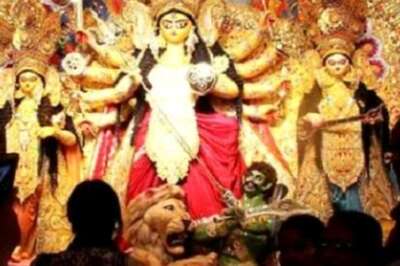 Bengal CM Mamata Announces Rs 60,000 for Durga Puja Committees, Faces 3 PILs Against Her Decision to 'Donate'