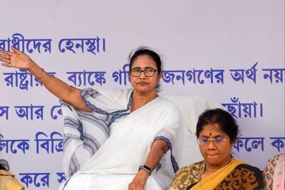 Mamata Sits Overnight in 'Dharna' Against Centre, Raises Political Temperature