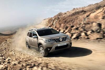 Renault Duster and Toyota Corolla Altis Available on Heavy Discount, Benefits Upto Rs 1 Lakh