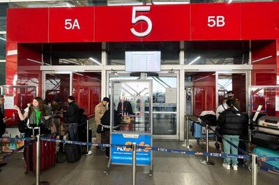 Smooth Movement at Entry Gates but Long Queue Inside Still Add To Passengers' Woes at Delhi Airport