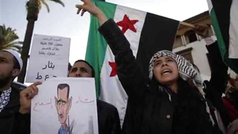 Syrian troops fight rebels near Damascus