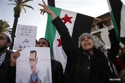 Syrian troops fight rebels near Damascus