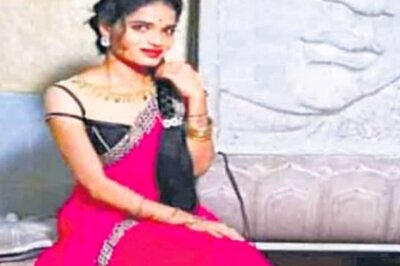 Saami Saami Song Fame Dancer Jyothi Reddy Dies in Train Accident
