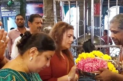 Mohanlal's Wife Suchitra Visits Puducherry's Sri Dharbaranyeswara Swamy Devasthanam