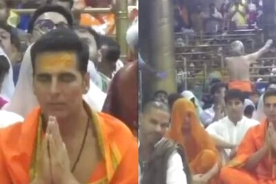 Akshay Kumar Sports Dhoti, Teeka As He Prays At The Mahakaleshwar Temple On His Birthday