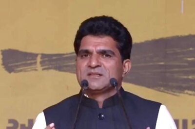 Gujarat Elections 2022: AAP's CM Face Isudan Gadhvi to Contest from Khambhalia Seat